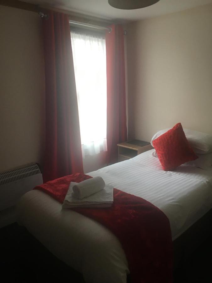 The Chequers Bed & Breakfast Royston  Exterior foto