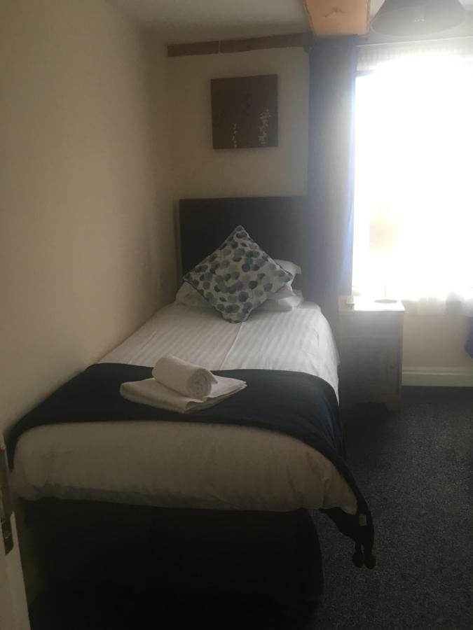 The Chequers Bed & Breakfast Royston  Exterior foto